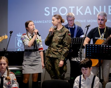 Spotkanie międzypokoleniowe: Kapela PSP wraz z młodzieżą z Klubu Garnizonowego 15. Sieradzkiej Brygady Wsparcia Dowodzenia