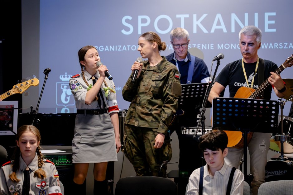 Spotkanie międzypokoleniowe: Kapela PSP wraz z młodzieżą z Klubu Garnizonowego 15. Sieradzkiej Brygady Wsparcia Dowodzenia